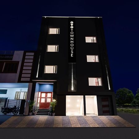 Townhouse The Awadh Airport Near Chaudhary Charan Singh International Airport Hotel Bijnaur Екстериор снимка