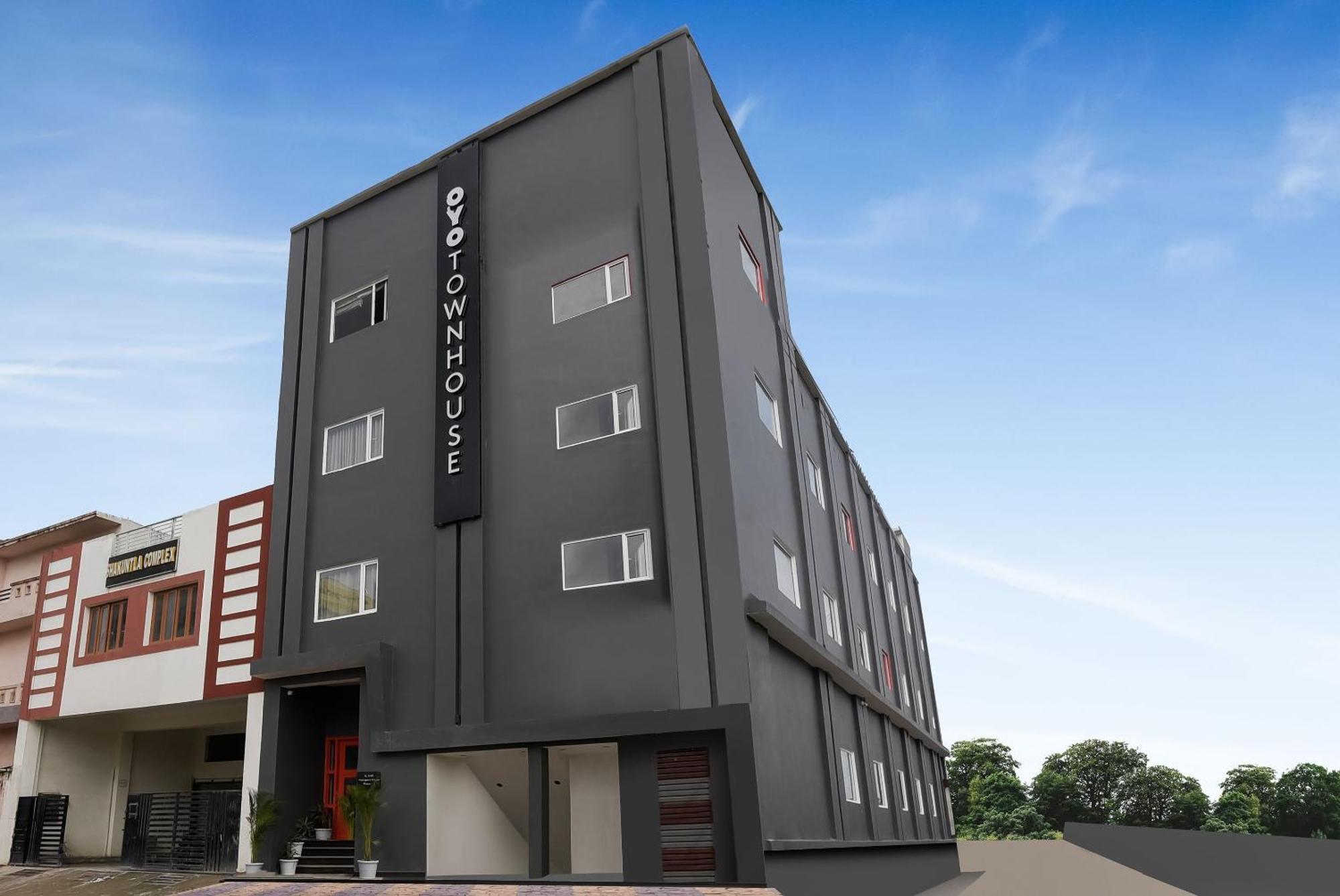 Townhouse The Awadh Airport Near Chaudhary Charan Singh International Airport Hotel Bijnaur Екстериор снимка