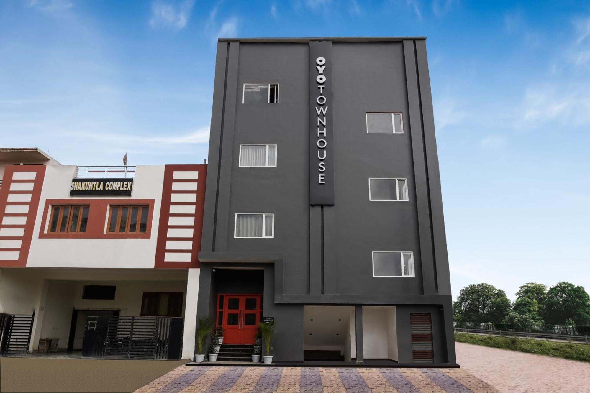 Townhouse The Awadh Airport Near Chaudhary Charan Singh International Airport Hotel Bijnaur Екстериор снимка