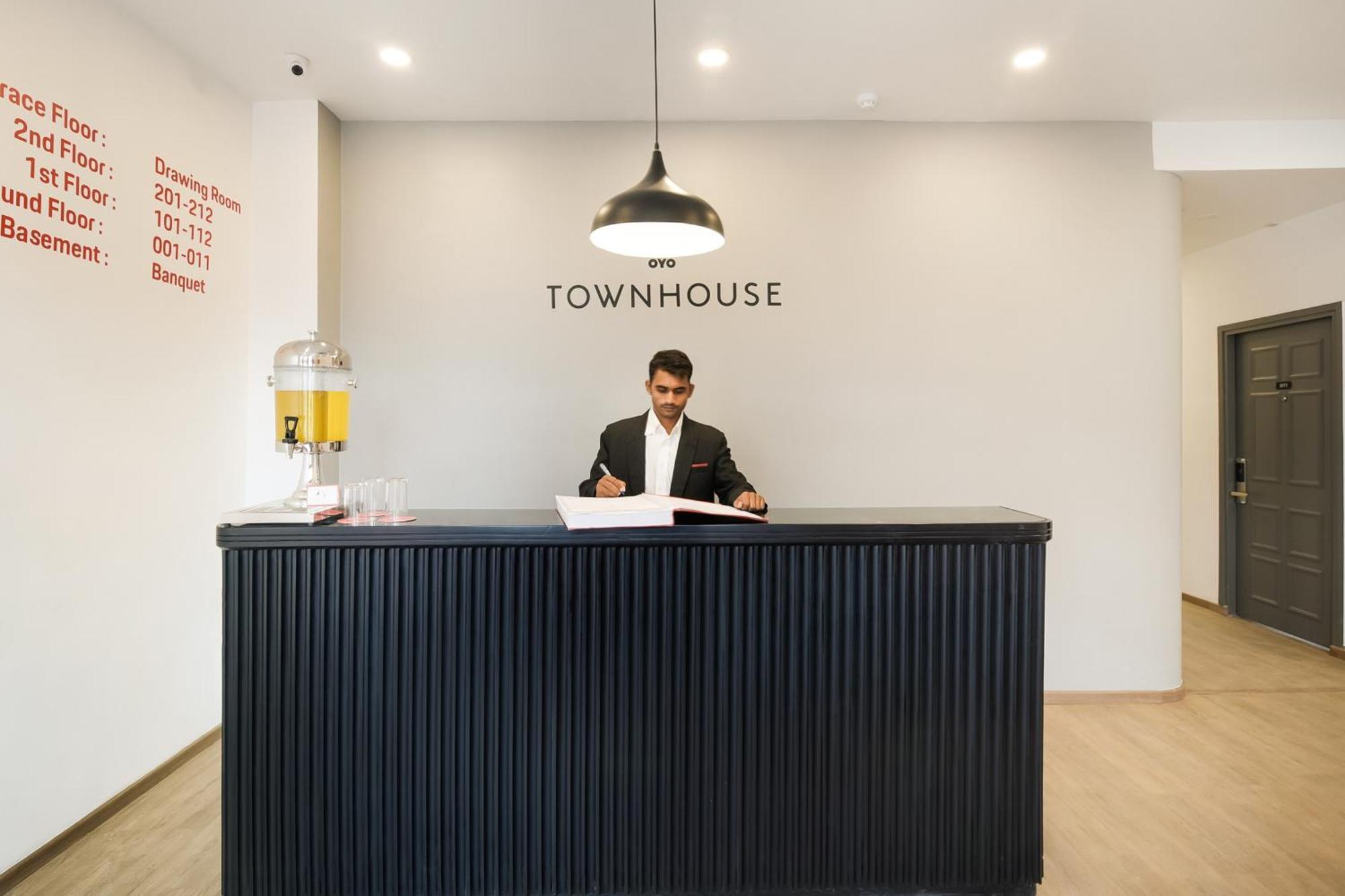 Townhouse The Awadh Airport Near Chaudhary Charan Singh International Airport Hotel Bijnaur Екстериор снимка