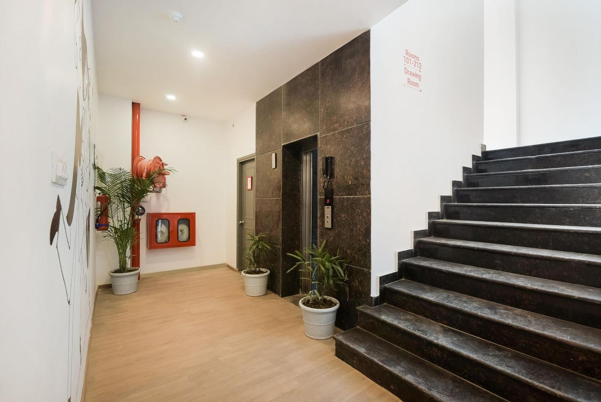 Townhouse The Awadh Airport Near Chaudhary Charan Singh International Airport Hotel Bijnaur Екстериор снимка